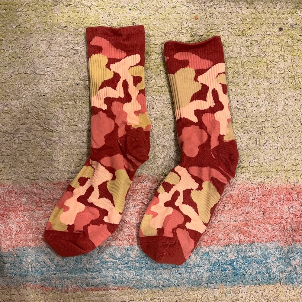 Camo socks never worn / OS (women’s 7-9?)